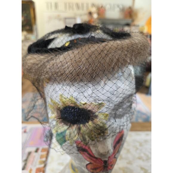 1950s Pill Box Mink Fur Hat With Lace / Veil Face Cover Dinner HAT - Picture 3 of 16